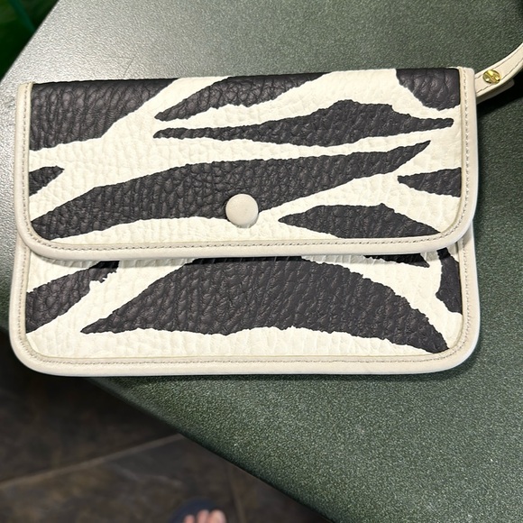 MCM AUTHENTIC 🦓ZEBRA🦓 BUCKET BAG with MATCHING WRISTLET BRAND NEW - Picture 10 of 12